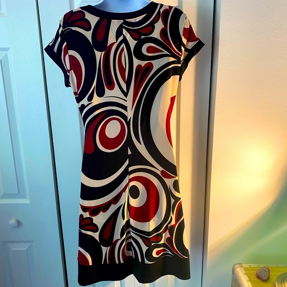 Sleek and flattering dress. Gorgeous colors. Size 8 🖤♥️🖤♥️ - Picture 10 of 10